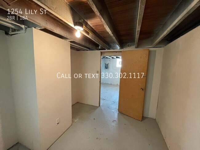 Building Photo - 1254 Lily St