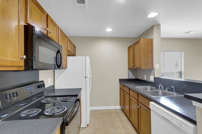 Building Photo - Charming 3BR Home with Private Fenced Backyard in Hunter’s Bend – Move-In Ready!