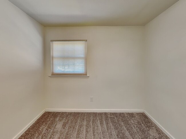 Building Photo - 3521 Willard Ave SW
