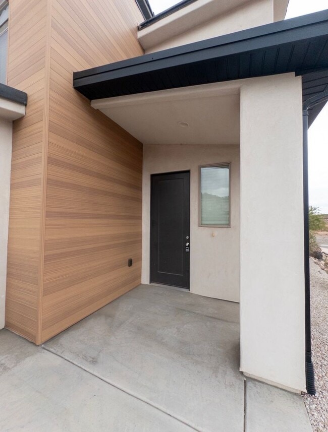Building Photo - 4087 Cerro Wy