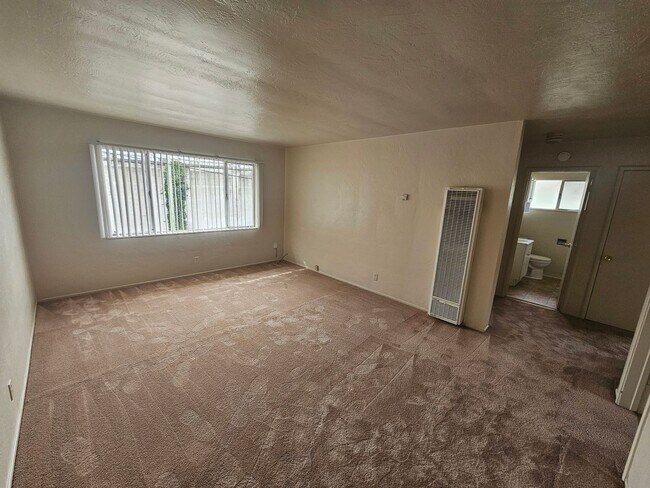 Building Photo - Cozy 2-Bed Oakland Apartment: San Leandro ...