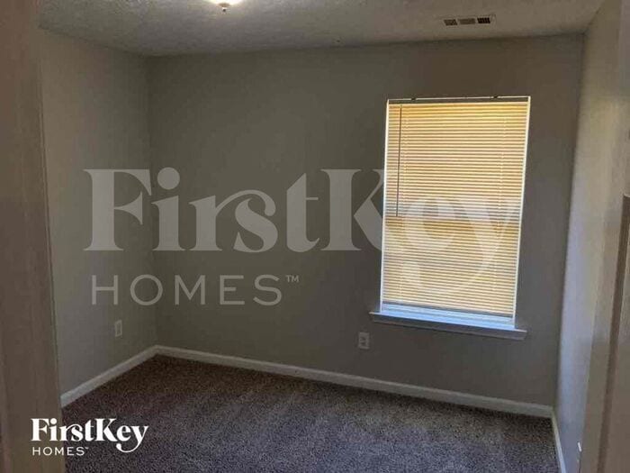 Building Photo - 5685 Cottage Ln
