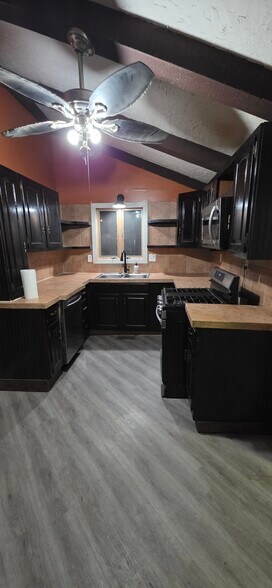 Building Photo - 21 Water St