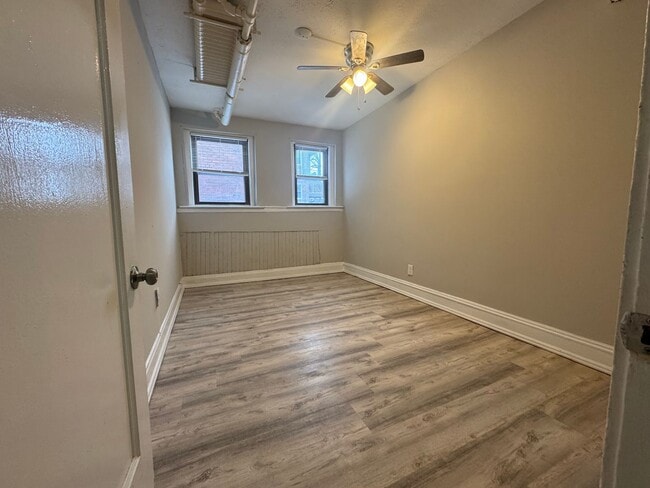 Building Photo - 2773 Hampshire-Unit 3