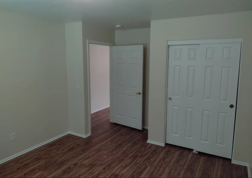 Building Photo - 11541 Park Ln