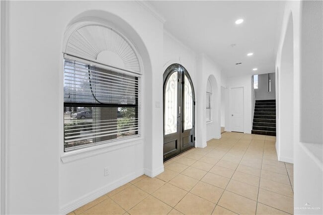 Building Photo - 24 M S St