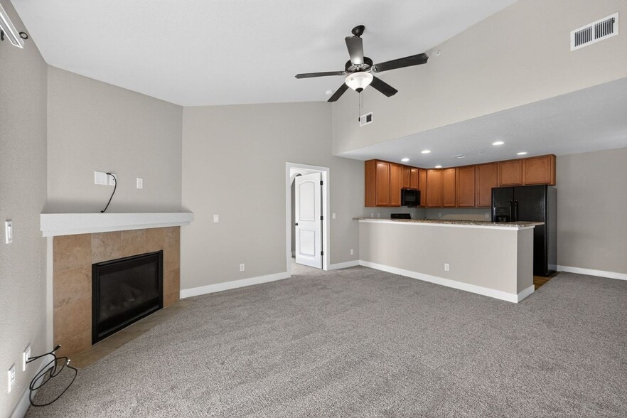 Building Photo - 4955 Hahns Peak Dr