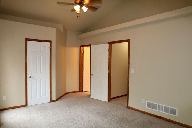 Building Photo - $2,695 | 4 Bedroom, 3.5 Bathroom Multi Flo...