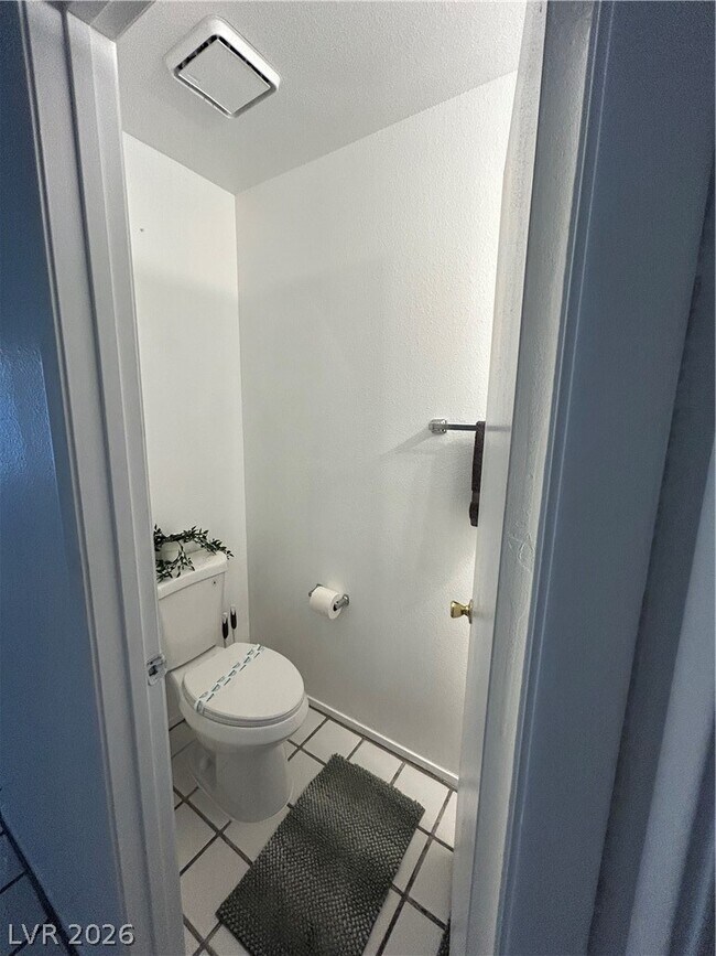 Building Photo - 6672 Golden Pond Cir