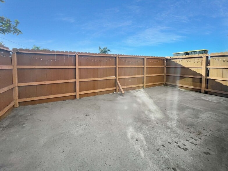 Building Photo - 1335 W 139th, 101