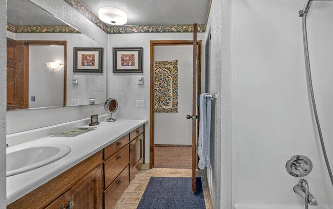 Building Photo - Charming Mid-Century Modern Ranch Home, 2 Bedroom 2 Bathroom, Lots Of Natural Lighting!