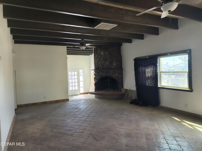 Building Photo - 714 N San Marcial St