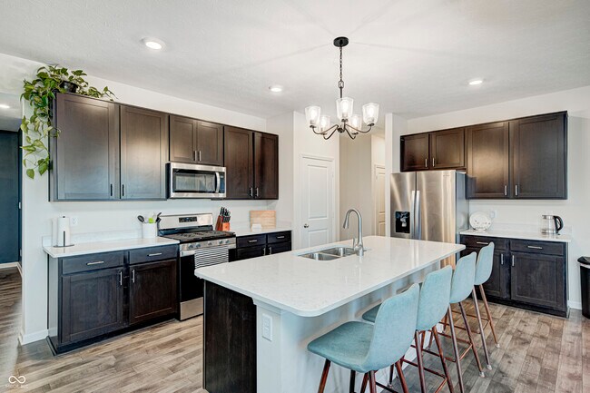 Building Photo - 2214 Warbler St