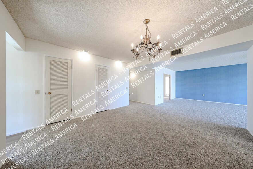Building Photo - 13819 N Crown Point