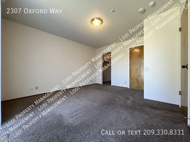 Building Photo - 2307 Oxford Way