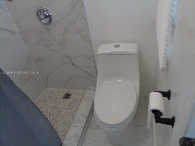 Building Photo - 2060 SE 14th St