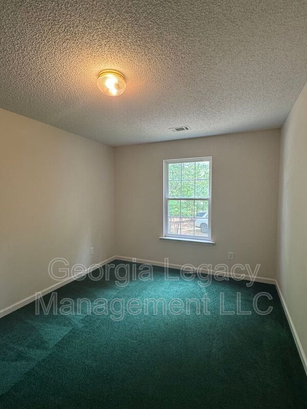 Building Photo - 24 Southern Oaks Dr