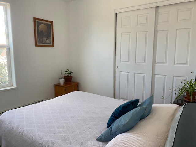 Building Photo - 883 Vineyard Ave