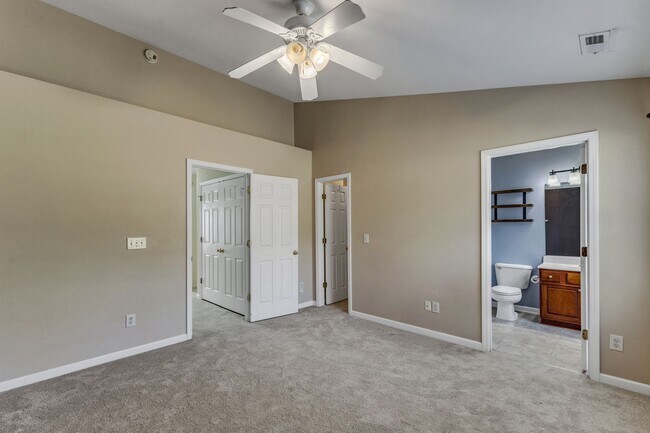 Building Photo - Adorable 3b 3b Townhome In Wake Forest!