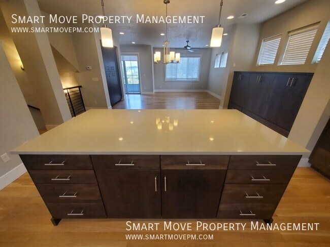 Building Photo - 3256 E Thoroughbred-