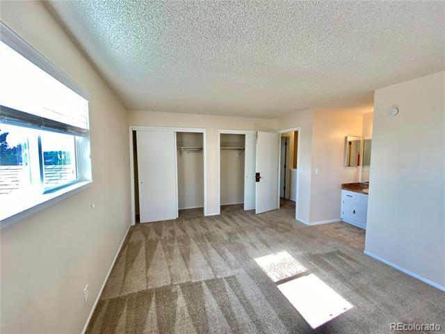 Building Photo - 10043 W Lake Dr