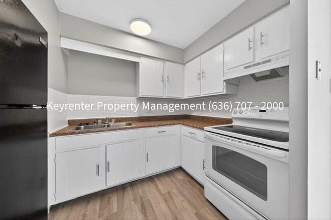 Building Photo - Parkcrest Dr - 924