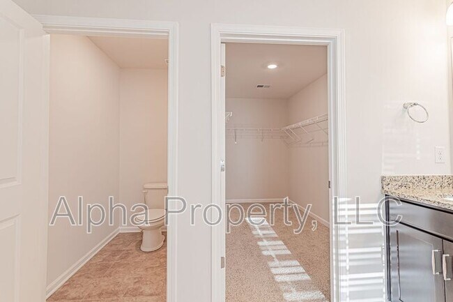 Building Photo - 540 Yellow Fox Rd