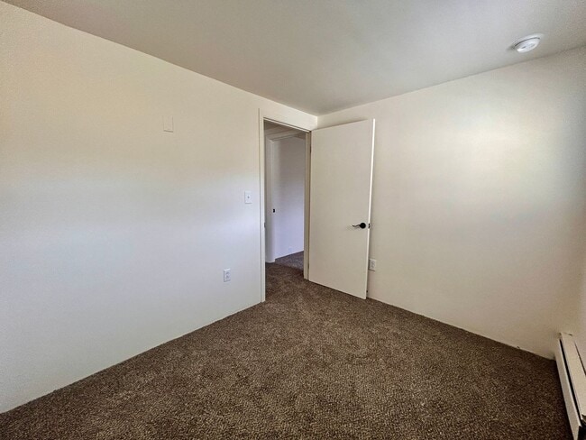 Building Photo - 3 Bedroom Ephrata Home with Garage!