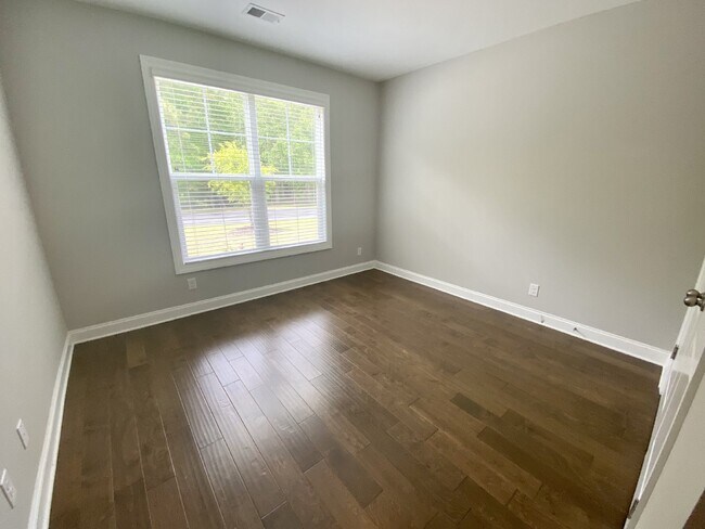 Building Photo - Stunning, Spacious Home in May River Preserve!