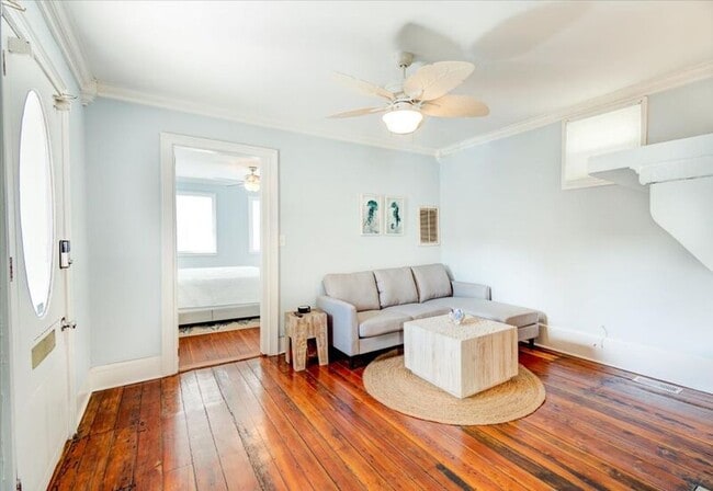 Building Photo - 8 Sires St