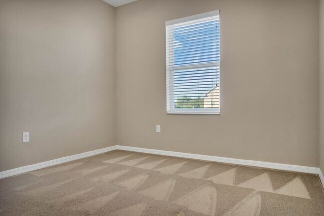 Building Photo - AVAILABLE NOW! 3/2.5/2 townhome close to H...