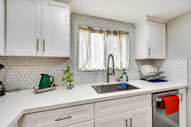 Building Photo - 6059 Rancho Mission Rd