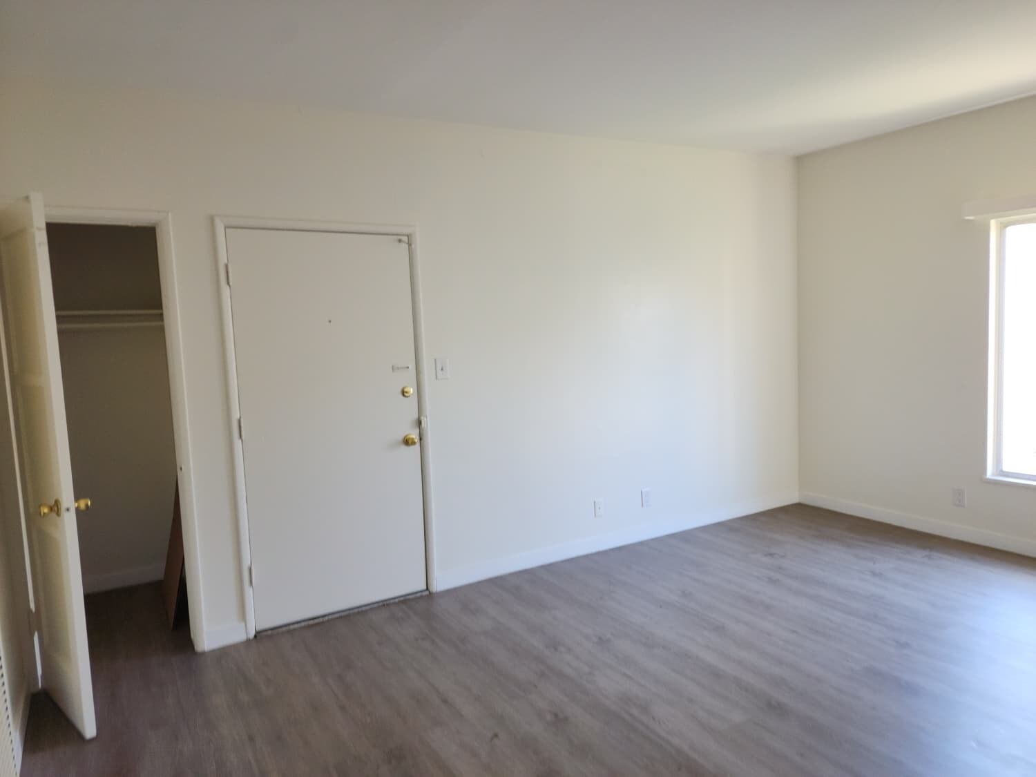 Building Photo - 4767 San Vicente Blvd