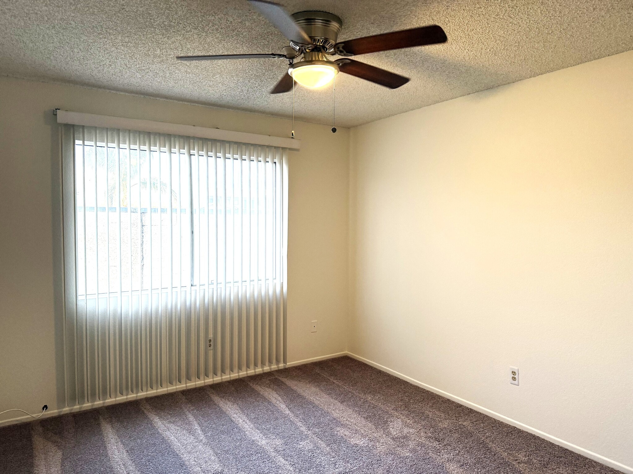 Building Photo - 10636 Chestnut St