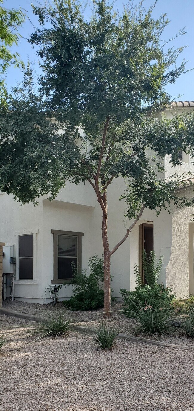 Building Photo - Beautiful 4-Bedroom Home For Rent in Queen...