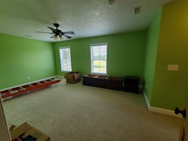 Building Photo - 195 Tennis Ranch Rd