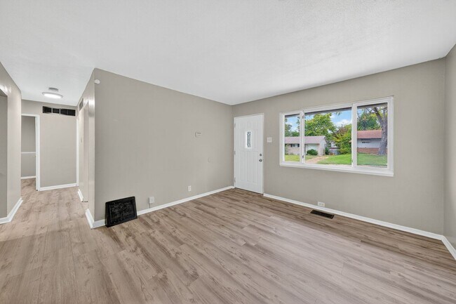 Building Photo - 138 Grampian Rd