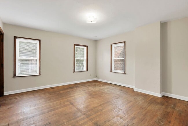 Building Photo - 47-53-53 S Burgess Ave