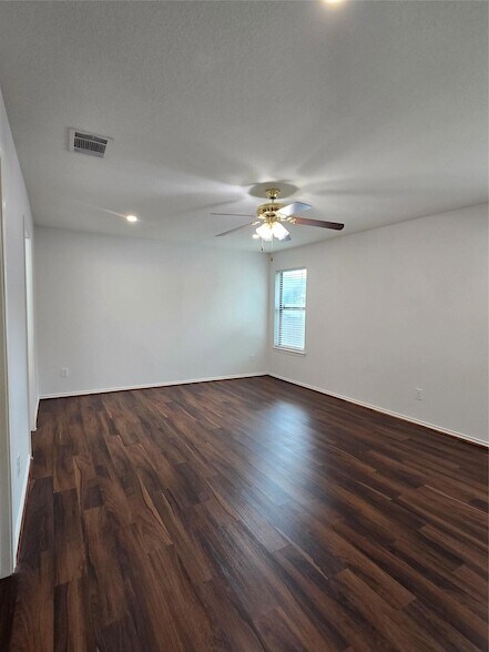 Building Photo - 1124 Hyde Park Dr