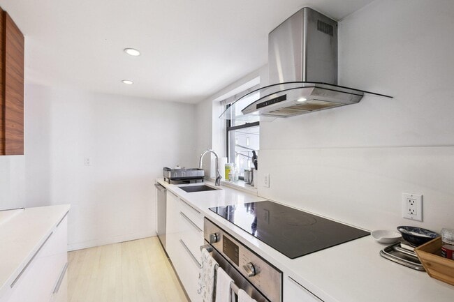 Building Photo - 464 Central Ave