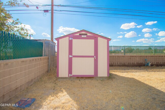 Building Photo - 451 Borrett St