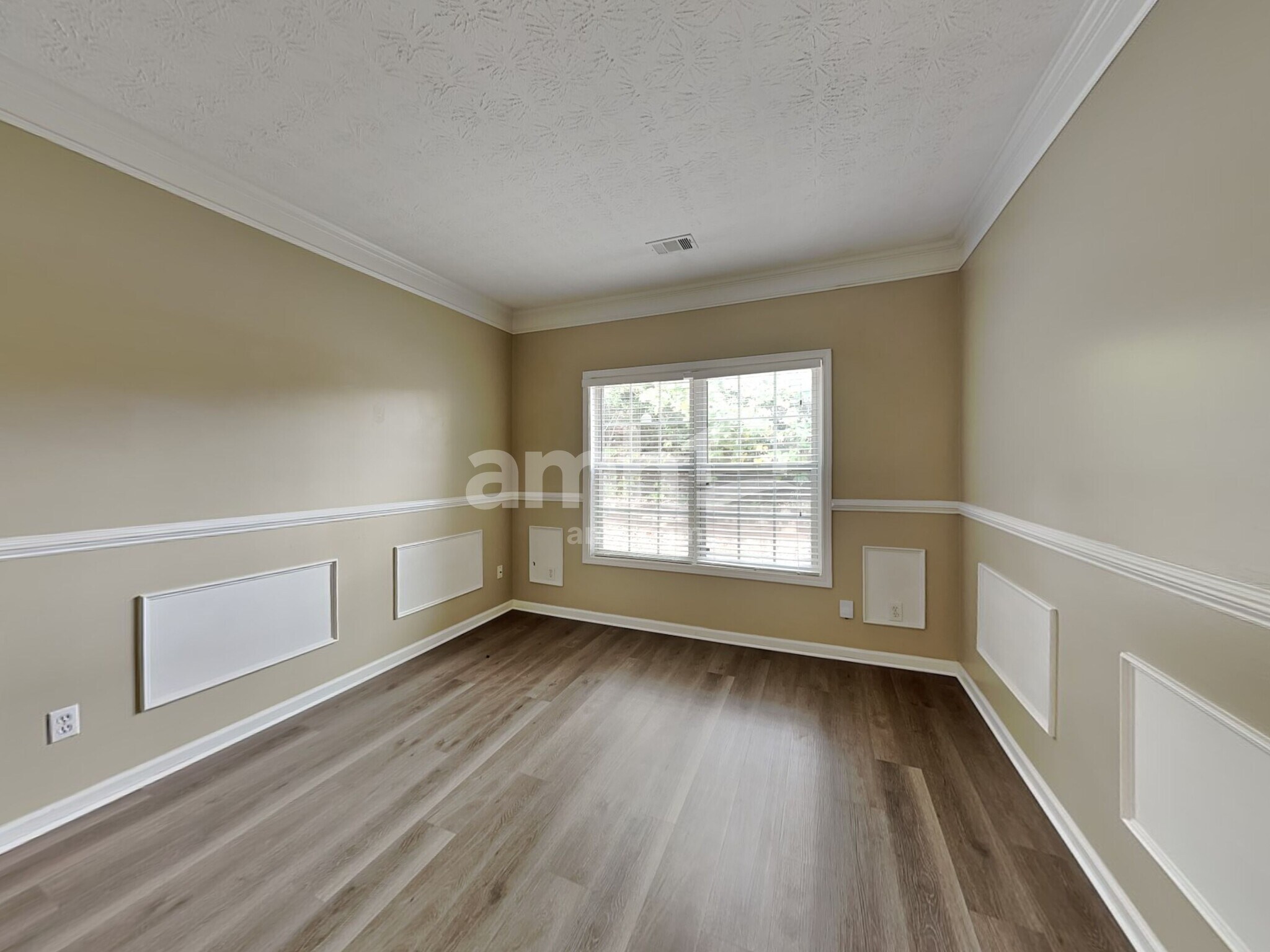 Building Photo - 875 Clairidge Ln