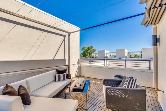 Building Photo - 5151 N 13th Pl