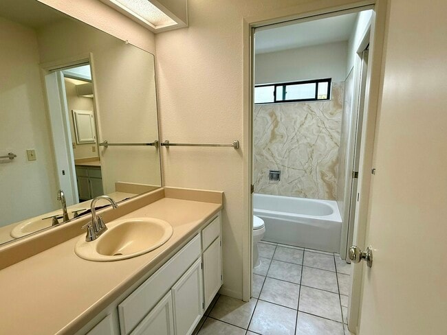 Building Photo - 620 Oriole Ave