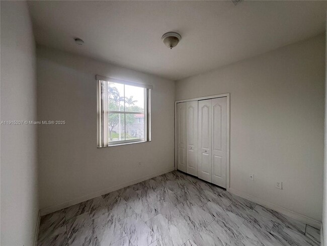 Building Photo - 2728 SE 17th Ave