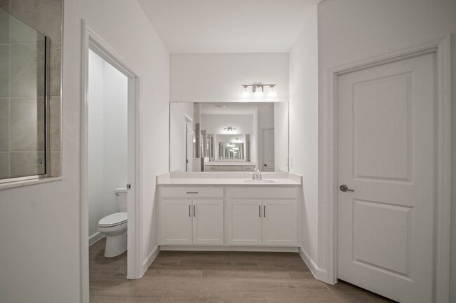 Building Photo - Spacious home 3beds+Den 3 baths located in...