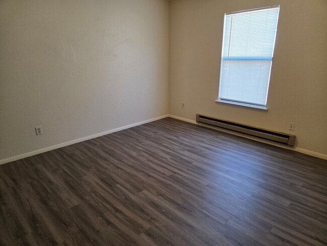 Building Photo - Cute Spacious 3 Bedroom Condo