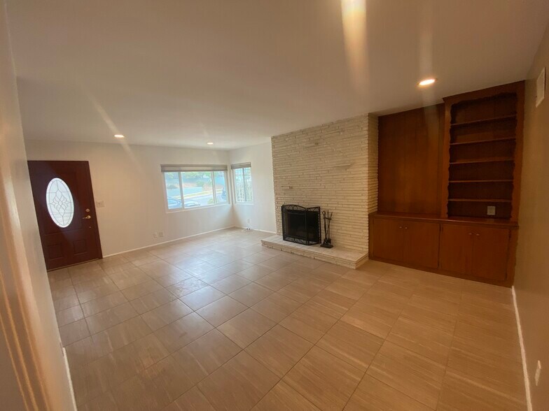 Living Room - 4968 W 59th St
