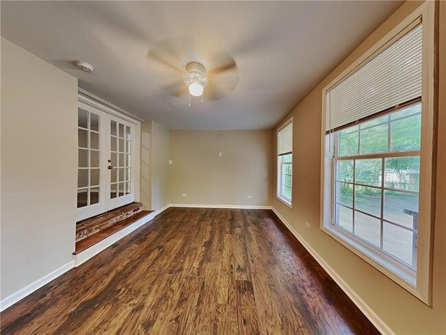 Building Photo - 575 Cherry Ln