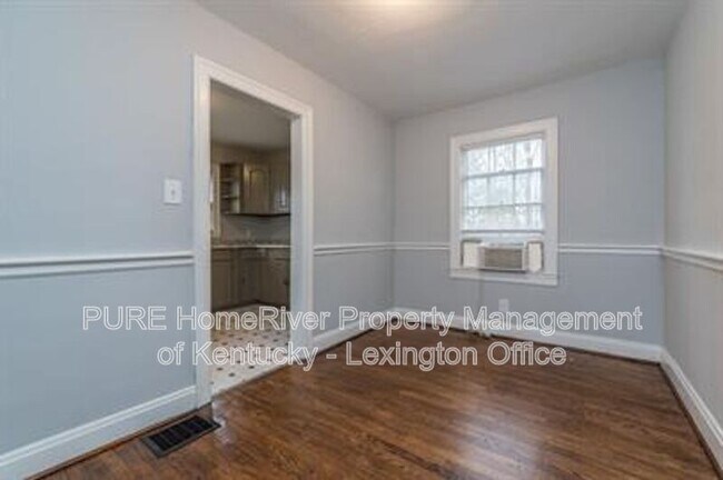 Building Photo - 200 Floral Park